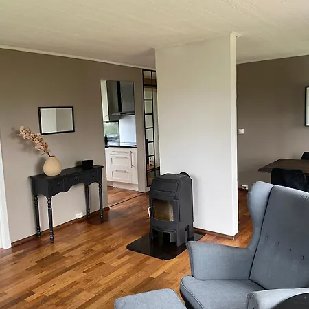 Free Parking - Workspace - Quiet Area - Balcony Apartment *